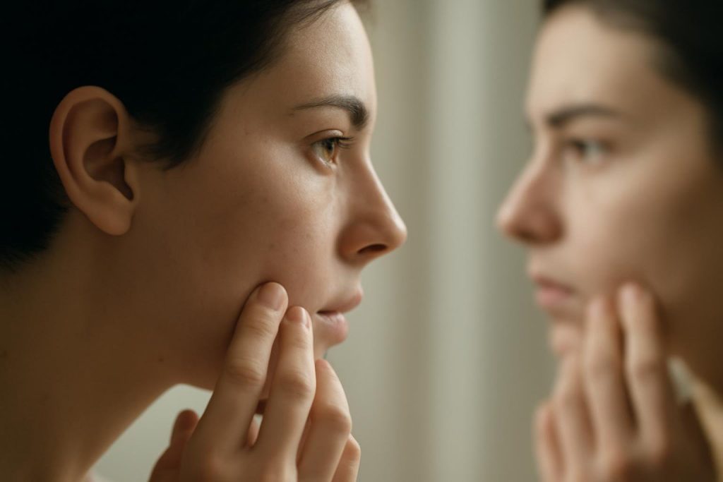 profil-visage-miroir-introspection