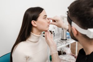 Rhinoplastie : comment préparer consultation, devis et arrêt de travail ?